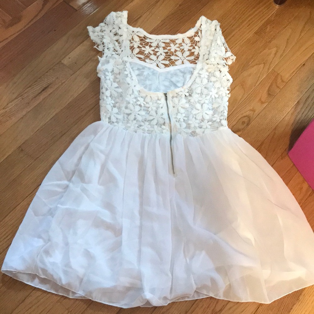 White floral dress - Picture 2 of 2